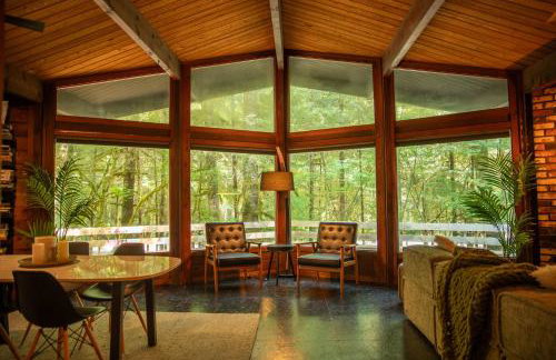 Mid-century Cabin Hideaway - Hot Tub & Fire Pit - Foto 1
