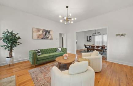 Modern Moroccan Villa w/ Firepit, BBQ + Game Room! - Foto 24