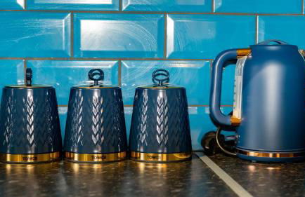 Free Parking New Modern Gem in Harrow - Photo 44