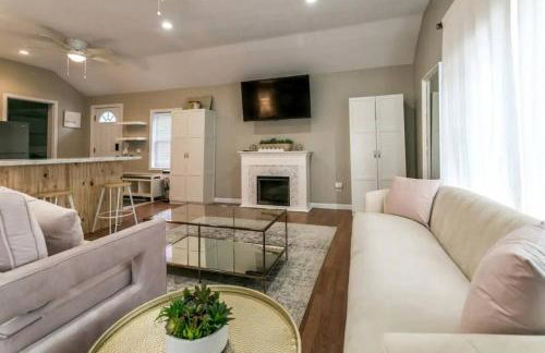 Luxurious 5 BR Home in the Heart of Sylvan Beach - Foto 32