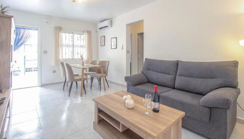 Pet Friendly Apartment In Torrevieja - Foto 2