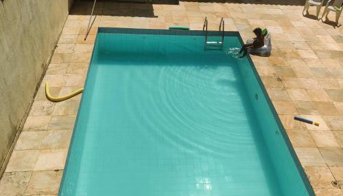 Casa muito espaçosa privativa com Piscina, Churrasqueira e área gourmet - Foto 4