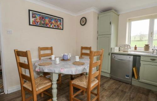 Hawksbridge Bungalow - Photo 8