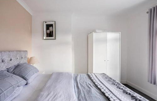 Captivating 3 bedroom home with conservatory - Foto 12