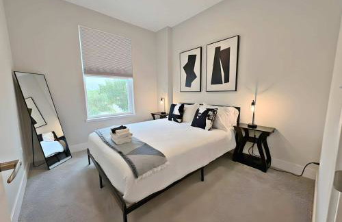 Modern 4BR Townhouse with Parking & Lake Views - WVille rep 4 - Foto 36