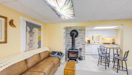 Studio with Shared Hot Tub Walk to Happys Inn - Foto 2