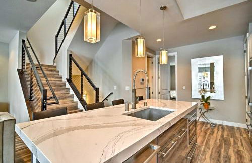 Modern Anchorage Townhome - By Delaney Park Strip! - Foto 9