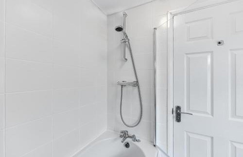 Spacious Bedford House Sleeps 6 Superfast WiFi Weekly Rates - Foto 35