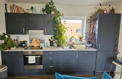 Stylish 1BD Flat with Parking Hackbridge - Foto 2