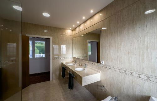 Casa Chalet Villa con piscina, jardín y aire acondicionado cerca de Valencia en La Eliana-L'Eliana - Foto 62