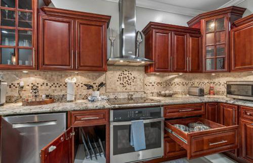 3br,3ba home near Downtown and Airport, Walk to the Stadium - Foto 26