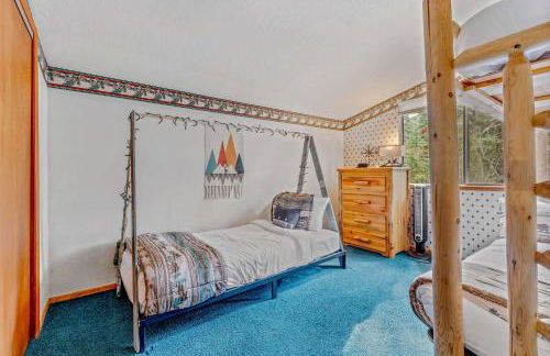 Near Northstar Wooded Retreat with Deck & Loft - Foto 22