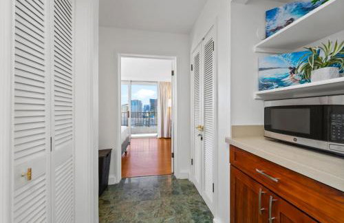Honu Hale Penthouse 2 BDR Ocean View Waikiki - Photo 31