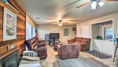 Lakefront Home with Private Beach Access! - Foto 3