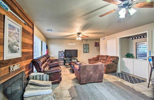 Lakefront Home with Private Beach Access! - Foto 3