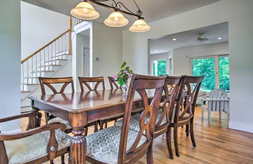 Marion Home with Private Deck Less Than 1 Mi From Beach - Foto 9