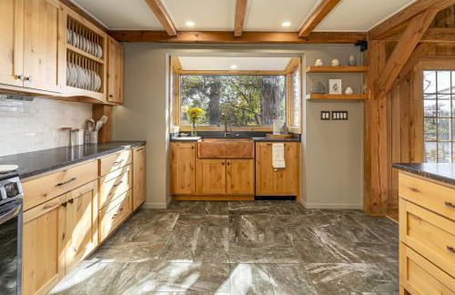 Luxury Lake House w Dock & Game Room - Photo 22