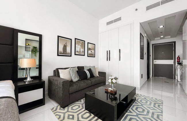 Elegant Studio Golf Course View Bnbmehomes - Photo 1