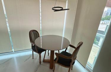 Apartamento Luxo Moderno e Conveniente com Garagem - Foto 7