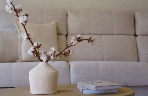 Stylish Apartment with Pool - Photo 9