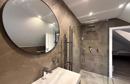 Modern House Gehrden auf 2 Etagen, Nice Garten, Barbecue, Contactless Check-in, free parking - Foto 41