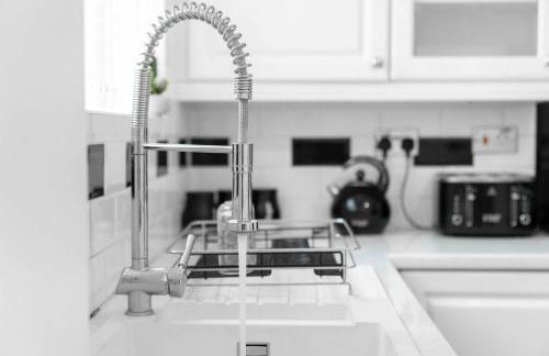 Modern 4 bedroom home ideal for Contractors, Groups and families ,FREE parking for multiple vehicle's - Foto 18