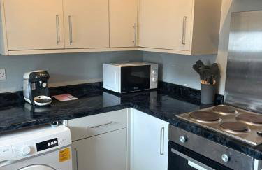 Charming 1BR Garden Retreat Near Downtown - Foto 14