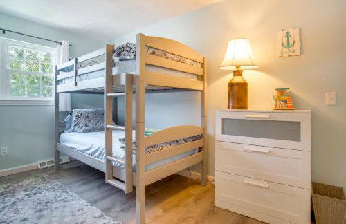 Walk to Haigis Beach Cape Cod Retreat with Deck! - Foto 19