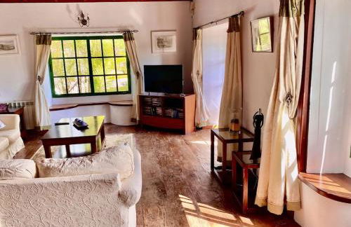 Spacious characterful villa with spectacular views in quiet rural setting. - Foto 9