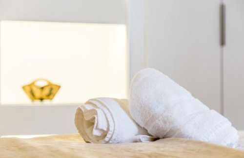 FLORIT FLATS - CATHEDRAL LUXURY TERRACE FLAT 2BR 2BA AC Wifi - Photo 77