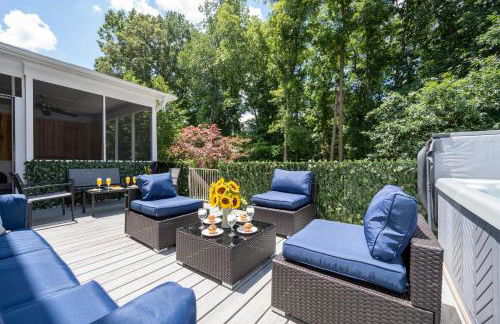 Firepit Games Grill Hot Tub Arcade & King Bed - Photo 2