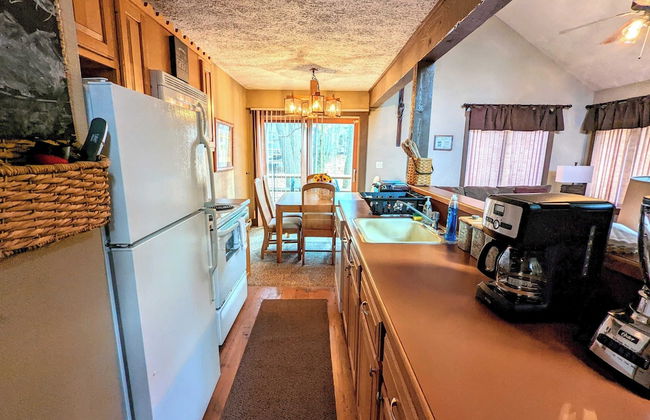 Frost Hollow by Avantstay Deck w/ Grill, Game Room Loft - Photo 9