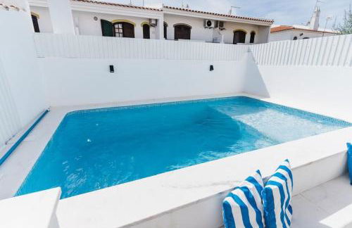 StaySalty - Resort Style Family Beach House with Pool - Photo 2