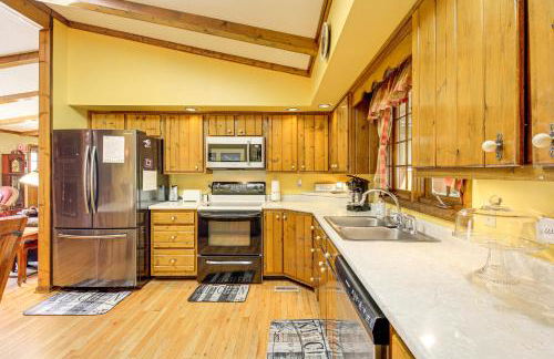 3 Mi to Ruby Falls The Downer House with Yard - Foto 7