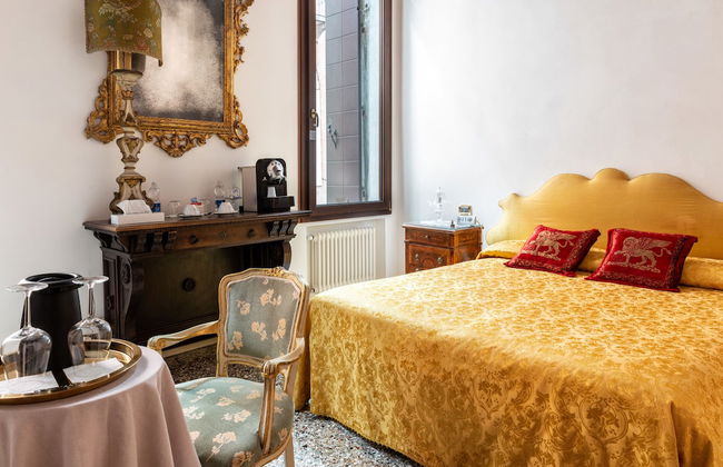 Luxury Venetian Rooms - Photo 3