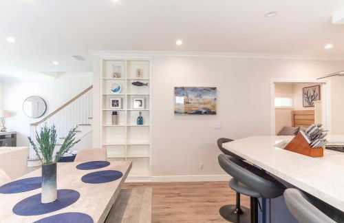 Family Beach House, 400ft to Beach, Parking, BBQ - Foto 13