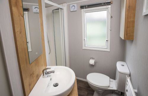 The Lake House - Quiet, Dog Friendly, By the Lake, Free Parking - Photo 19