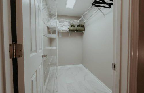 Stylish City Condo Near Top Restos & Nightlife - Foto 34