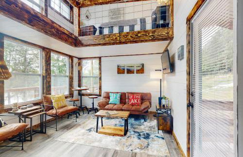 Family Fun! Riverside Home with Fire Pit - Foto 8