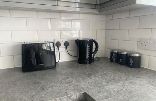 Modern Comfort for Longer Stays in Bury, 2-Bedrooms - Foto 13