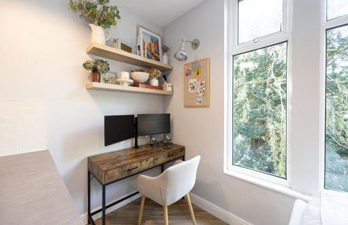 Victorian WFH Haven with Free Parking - Foto 16