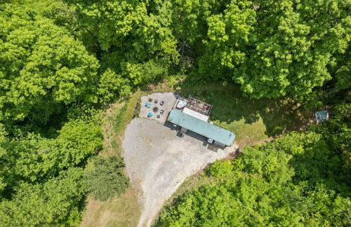 Unique Dover Accommodation with a Hot Tub Perfect for Glamping in Ohio - Foto 15