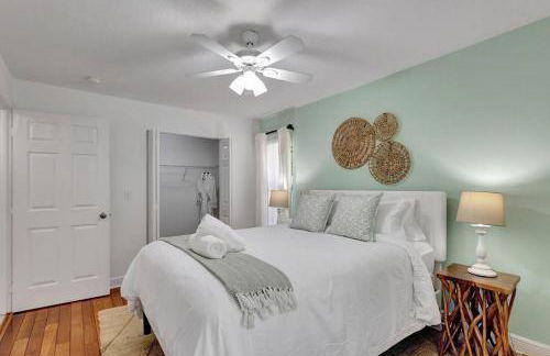 Hottub! Mini Golf! Water Access! Pets! 5min beach! - Foto 4