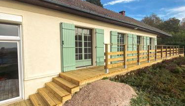 Villa des Suisses with Jacuzzi & View of Lake des Settons - Foto 2