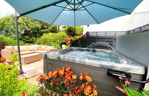 The Town House at Muntham- Luxury Holiday Home with Hot Tub - Photo 1