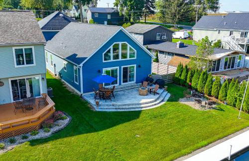 Sleek Getaway on Lake Wawasee with Private Dock! - Foto 3