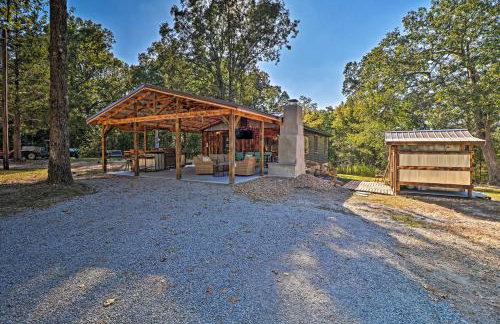 Cozy Cabin with Backyard Oasis 11 Mi to Marina - Foto 29