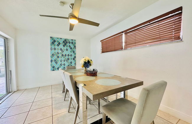 Riverfront King Bed Pool Nearby Beach - Foto 31