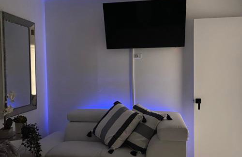 Beautiful House 7 min from Miami Airport w FREE parking - Photo 27