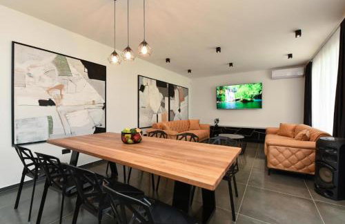 Spacious Villa With Pool and Garden in Stokovci - Foto 4